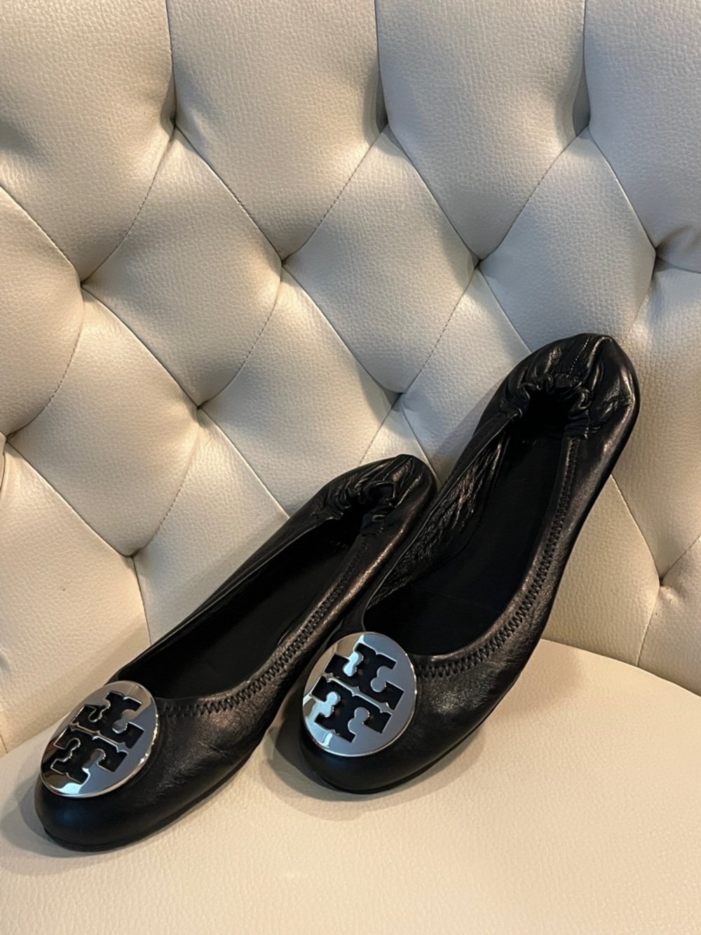 Tory Burch Black Leather Logo Round-Toe Ballet Flats MINT Size 8.5 - Picture 2 of 11